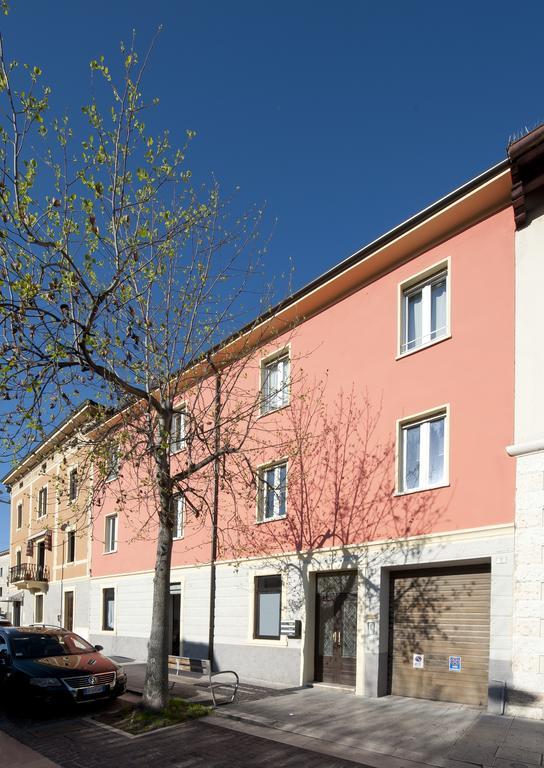 Le Suites - Di Fronte Ospedale Sacro Cuore Negrar Buitenkant foto
