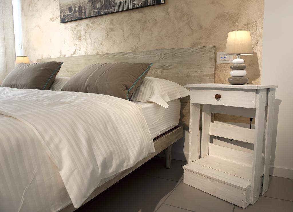 Le Suites - Di Fronte Ospedale Sacro Cuore Negrar Buitenkant foto